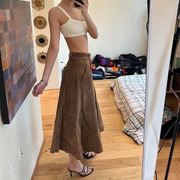 Chic Brown Leather Maxi Skirt - Picture 4 of 8